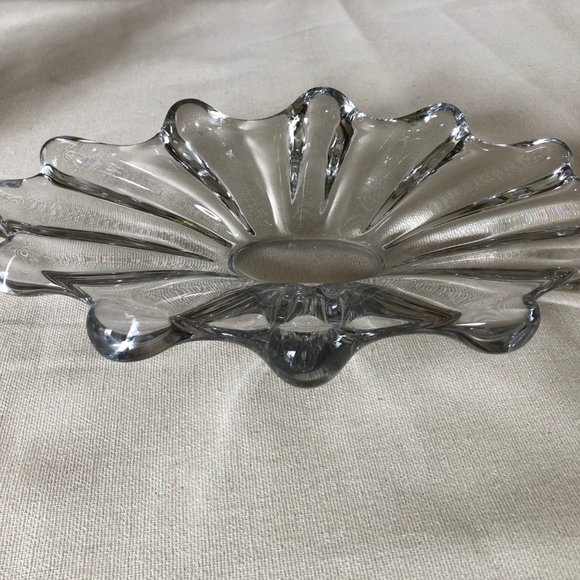 Vannes-le-Chatel Crystal Signed Centerpiece /Bowl - Picture 8 of 8